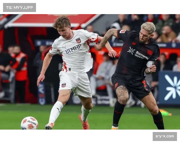 勒沃库森安德里希中卫出球稳健 从后场开始组织进攻推进